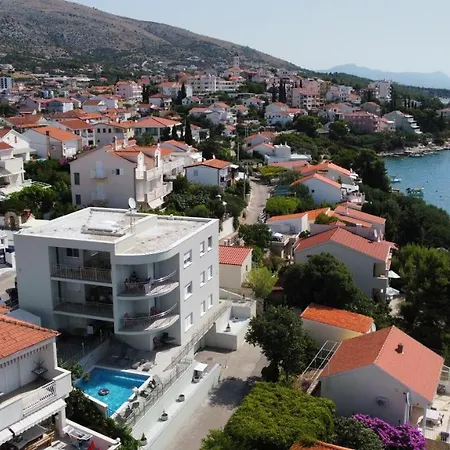Trogir-luxury Sapphirus * Seget Vranjica